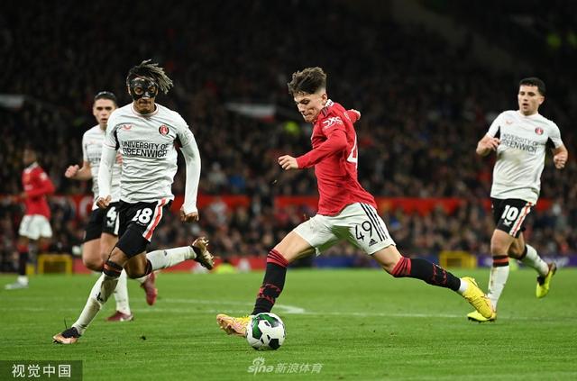 持在雨中挥 持在雨中挥