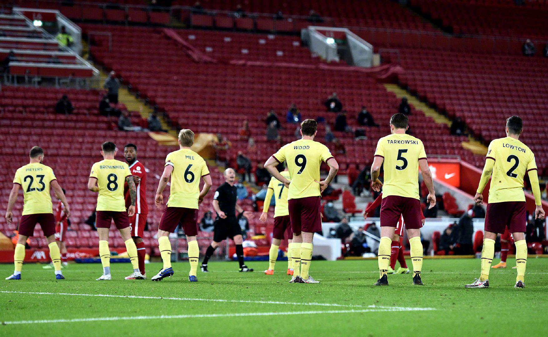 西伦敦德比：西汉姆联和水晶宫争夺英超金靴（西伦敦德比焦点战：西汉姆联与水晶宫上演英超金靴之争）